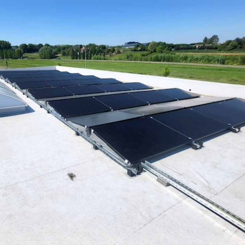 Panneaux solaires installés à Tubize par l'équipe de BMD